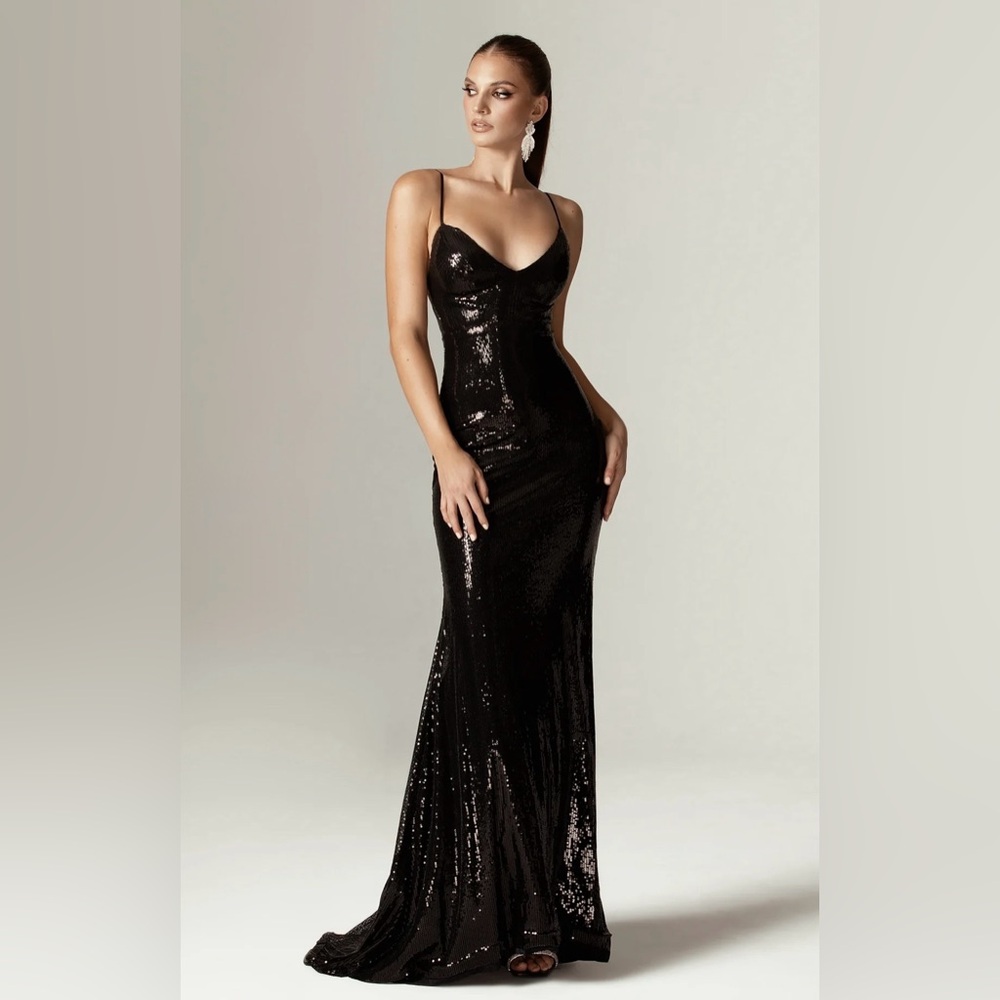Aliava Elegant Black Sequin Gown